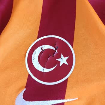 GS Store 100 Yıl Formasında Baskı Ve Bayrak Soyulması Hayal Kırıklığı