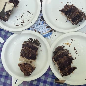 Taze Olduğu Söylenen Yaş Pasta Ekşimiş Çıktı, Ücret İadesi Talebim Reddedildi