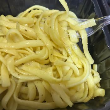 Makarnadan Çıkan Kıl Ve Hijyen Eksikliği Can Sıkıyor