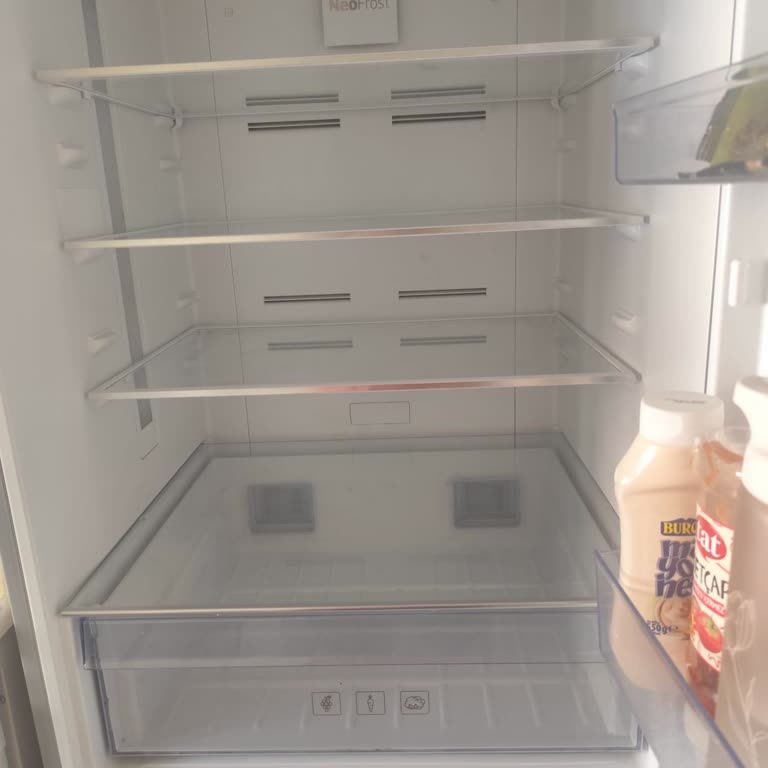 5 Yıllık Buzdolabında Gaz Kaçağı Ve Yetersiz Servis Bilgilendirmesi