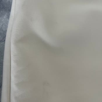 Ich erhielt von Zara schmutzigen Shorts, keine Rückgabe oder Hilfe möglich!