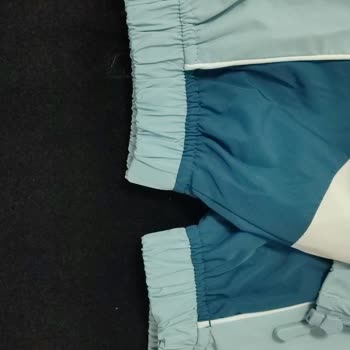 Defekter Bershka-Mantel, bitte um Umtausch trotz Preisunterschied