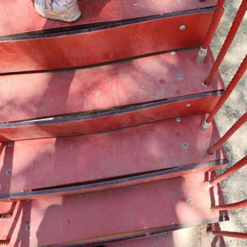 Eskihisar Parkındaki Bakımsızlık Ve Kötü Durumda Oyuncaklar