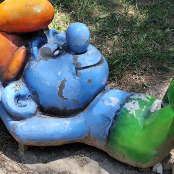 Eskihisar Parkındaki Bakımsızlık Ve Kötü Durumda Oyuncaklar