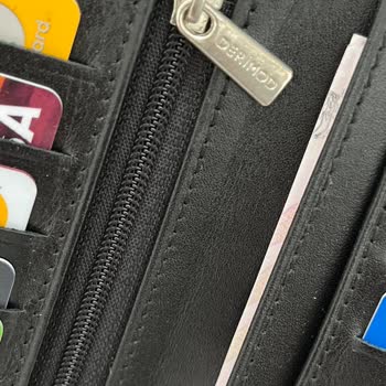 Pahalı Ve Markalı Üründe Renk Atması, Firma Sorumluluk Almıyor!