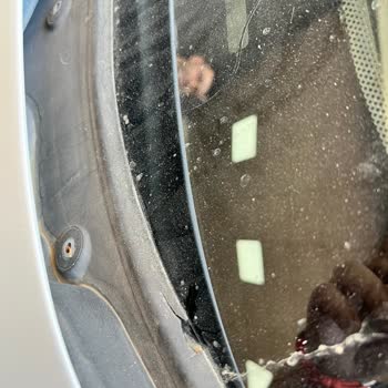 BMW 5.20i Premium Araçta Ön Cam Fitili Sorunu Ve Değişim Talebi