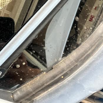 BMW 5.20i Premium Araçta Ön Cam Fitili Sorunu Ve Değişim Talebi