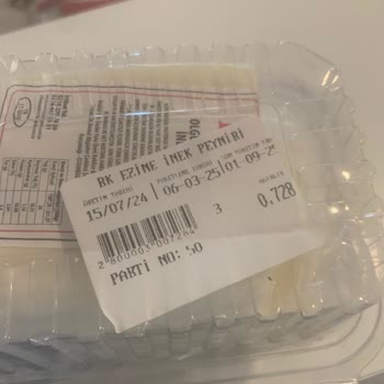 Hakmar Mağazasından Aldığım Peynir Küflü Çıktı Mağaza İade Konusunda Yardımcı Olmadı
