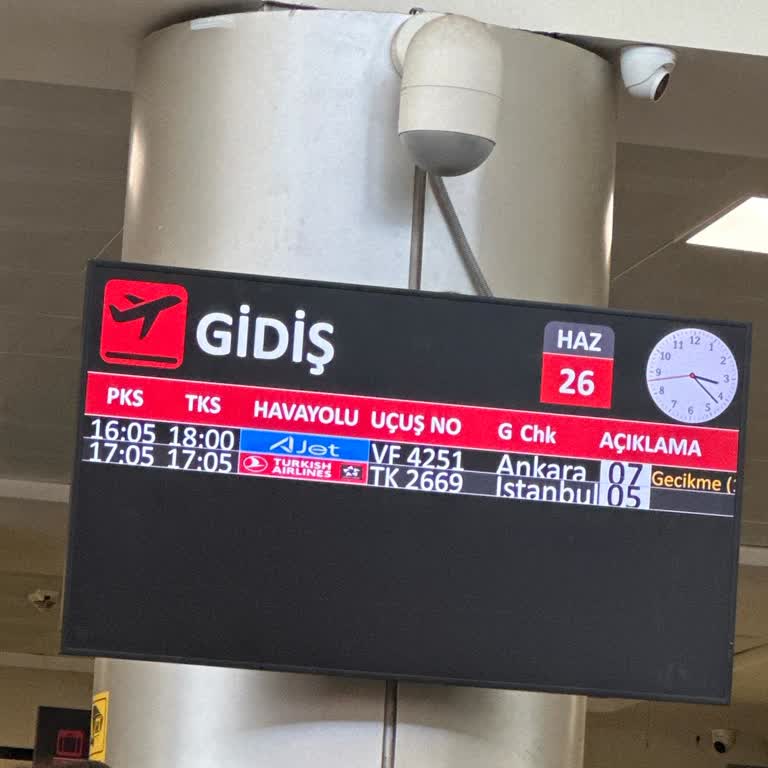Ajet Uçuşlarının Sürekli Ertelenmesi Yolcuları Mağdur Ediyor