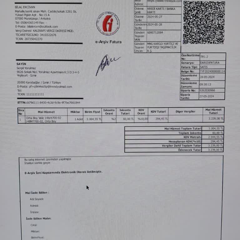 Benetton Koffer Rad direkt beim ersten Gebrauch gebrochen, keine Lösung vom Kundenservice!