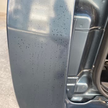 Yeni Aldığım Aracın Boyasında Lekeler Oluştu, Servis Çözüm Sunmuyor