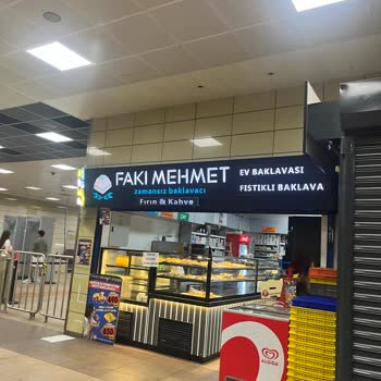 Metro İstasyonunda Sigara Alımında Kredi Kartı Komisyonu Alınması