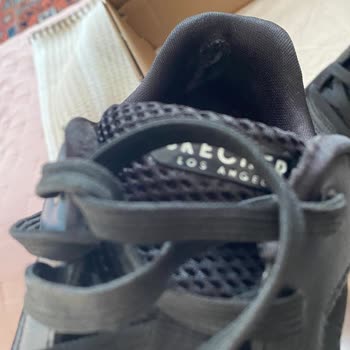 Skechers Ünlü Markadan Aldığım Ayakkabı Kısa Sürede Yırtıldı, Müşteri Memnuniyeti Sıfır!
