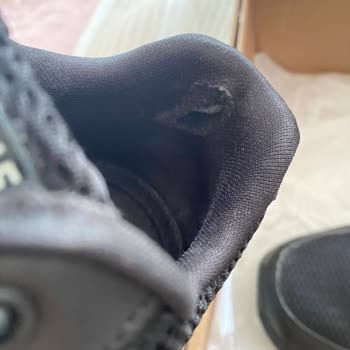 Skechers Ünlü Markadan Aldığım Ayakkabı Kısa Sürede Yırtıldı, Müşteri Memnuniyeti Sıfır!