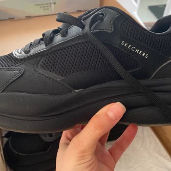 Skechers Ünlü Markadan Aldığım Ayakkabı Kısa Sürede Yırtıldı, Müşteri Memnuniyeti Sıfır!