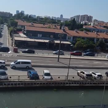 İzmir Büyükşehir Belediyesi Karşıyaka Çarşı Durağında Tramvay Rayları!