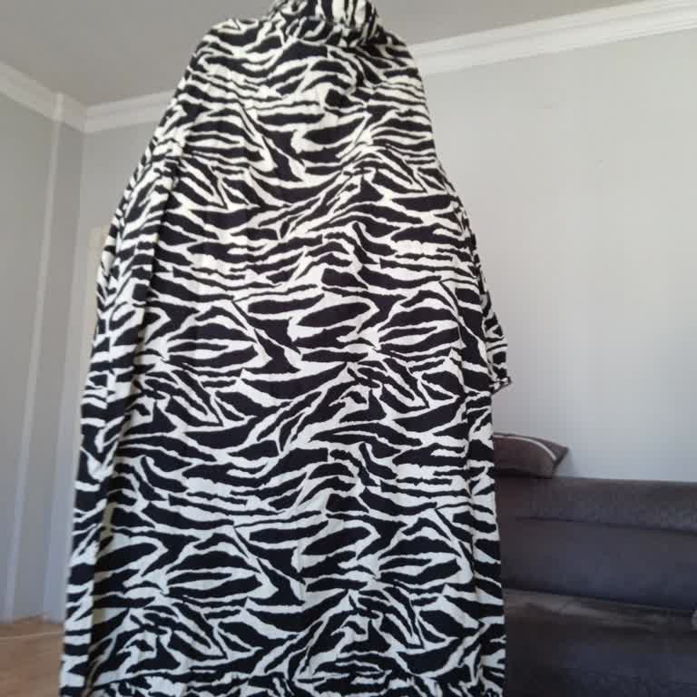 Elbisemis Yanlış ve Lekeli Elbise, İlgisiz Müşteri Hizmetleriyle Değişim Yapılamıyor