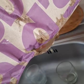 McDonald's Hamburger Sırılsıklam!