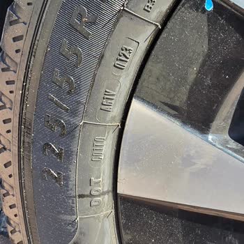 Sıfır Mercedes Vito'nun Ön Lastiklerinde Beklenmedik Aşınma Sorunu