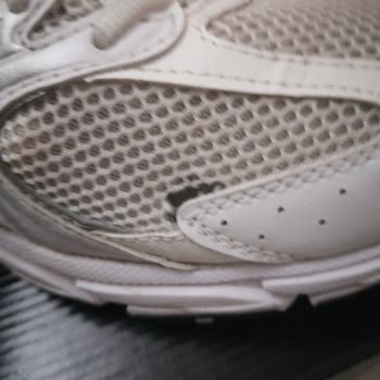 Kısa Sürede Yırtılan Ayakkabıya Yetersiz İnceleme Cevabı Mağdur Etti