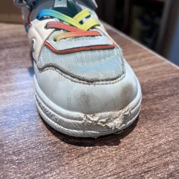 Yarım Saatlik Kullanımda Deforme Olan Çocuk Ayakkabısına Çözüm Bulunmadı