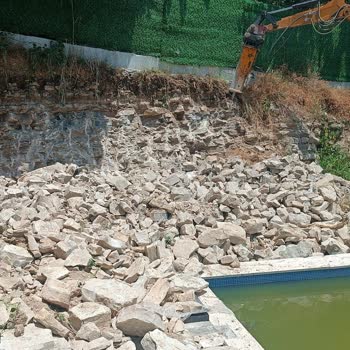 Steel Havuz Yaptıkları Havuz Bir Sene Sonra Yıkıldı