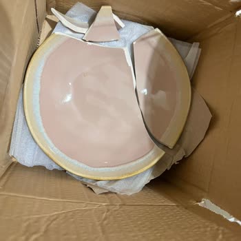 Kırık Gelen Yemek Takımları Hayal Kırıklığı Yarattı