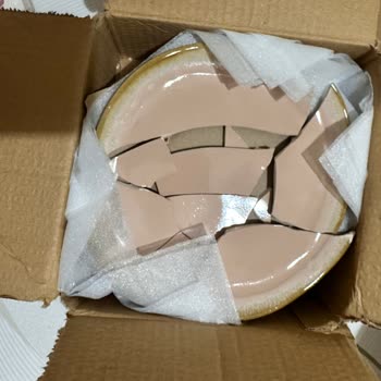 Kırık Gelen Yemek Takımları Hayal Kırıklığı Yarattı