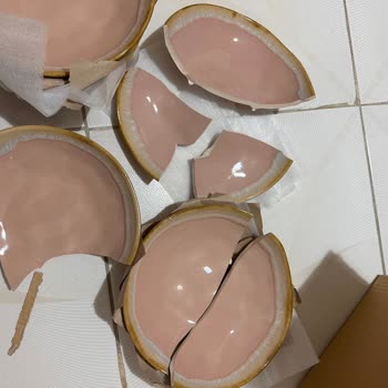 Kırık Gelen Yemek Takımları Hayal Kırıklığı Yarattı