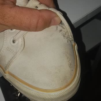 Yeni Alınan Ayakkabının Kısa Sürede Dikişleri Attı Ve Yırtıldı