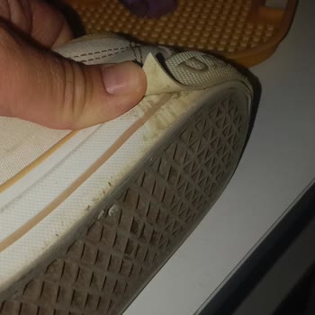 Yeni Alınan Ayakkabının Kısa Sürede Dikişleri Attı Ve Yırtıldı