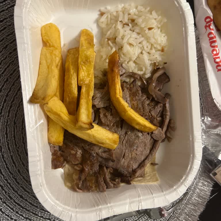 Az Pilav Üstü Dönerde Porsiyon Hayal Kırıklığı