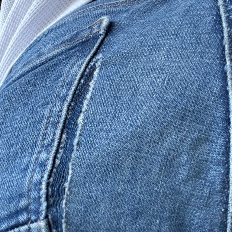 Aldığım Tüm Pantolonlar Aynı Yerden Yırtıldı Mavi Mağazası Şaşırttı