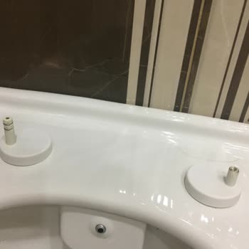 Vitra Klozet Kapağı Bağlantı Aparatı Kırıldı, Çözüm Bekliyorum