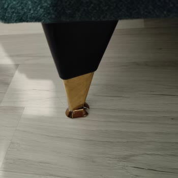 Dayanıklı Denilen Koltuk Takımının Ayağı Kırıldı, Sürekli Ses Yapıyor