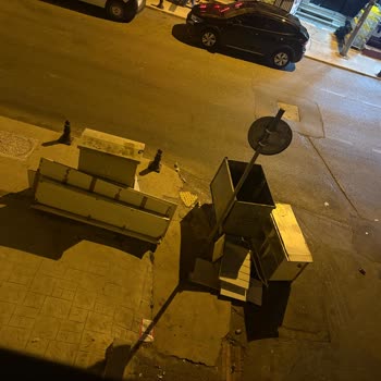 Engelli Rampası Ve Bebek Arabası Geçişini Engelleyen Çöp Konteyneri Sorunu