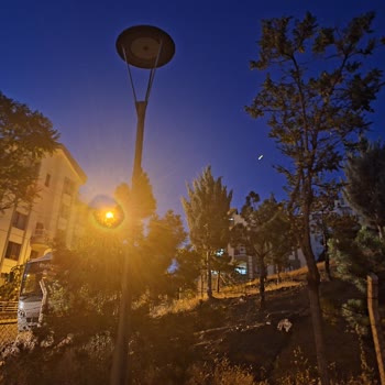 Parkta Aylardır Yanmayan Lambalar Çocukların Oyununu Engelliyor