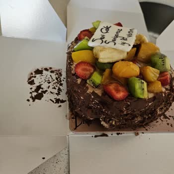 Sipariş Ettiğim Yaş Pasta Dağılmış Halde Geç Teslim Edildi