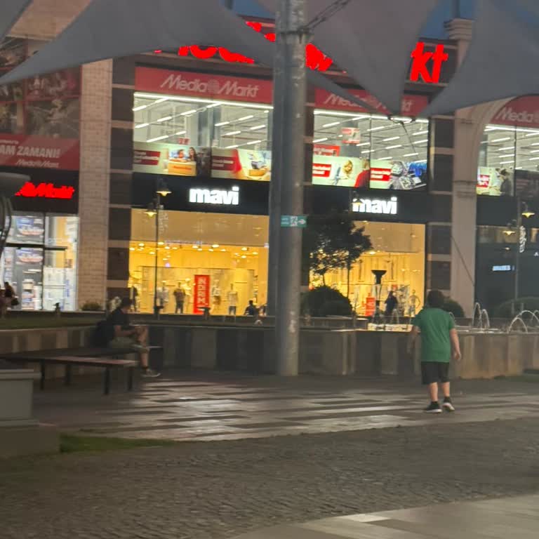 Mavi Mağazasında Çalışan Personelin Müşteriyle Olumsuz İletişimi