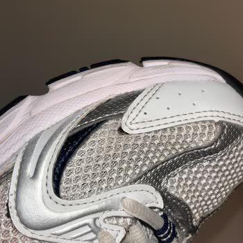 New Balance Ayakkabıda Hızlı Deformasyon Ve Yetersiz İnceleme Süreci