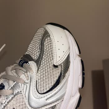 New Balance Ayakkabıda Hızlı Deformasyon Ve Yetersiz İnceleme Süreci