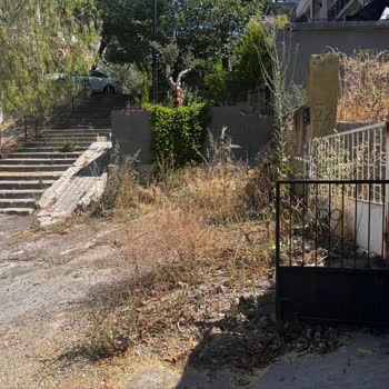 Bir Yıldır Kapımın Önü Çöplük Belediye Çözüm Sunmuyor