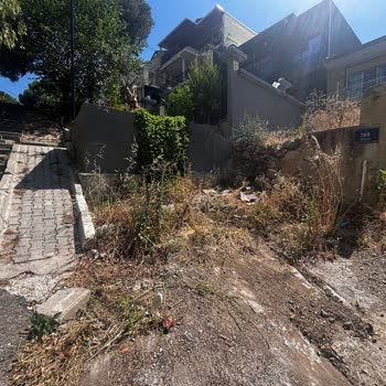 Bir Yıldır Kapımın Önü Çöplük Belediye Çözüm Sunmuyor