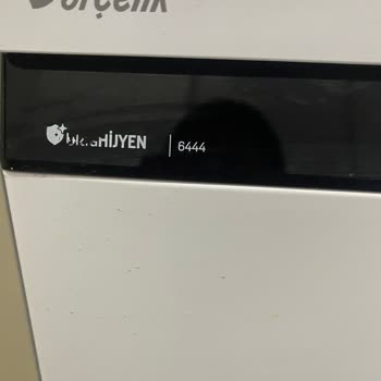 Yeni Alınan Bulaşık Makinesinin Üzerindeki Yazıların Silinmesi Ve Ürünün Eski Görünmesi