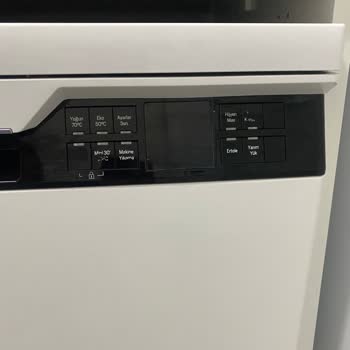 Yeni Alınan Bulaşık Makinesinin Üzerindeki Yazıların Silinmesi Ve Ürünün Eski Görünmesi