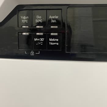 Yeni Alınan Bulaşık Makinesinin Üzerindeki Yazıların Silinmesi Ve Ürünün Eski Görünmesi