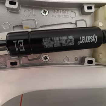 Dolap Kapaklarının Pistonları Bozuk, Yedek Parça Temin Edilemiyor