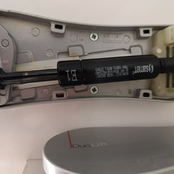 Dolap Kapaklarının Pistonları Bozuk, Yedek Parça Temin Edilemiyor