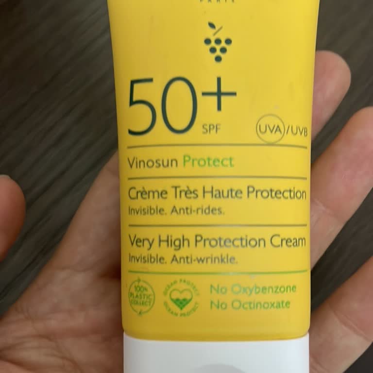 Protector solar Caudalie SPF 50 con mal olor y textura defectuosa