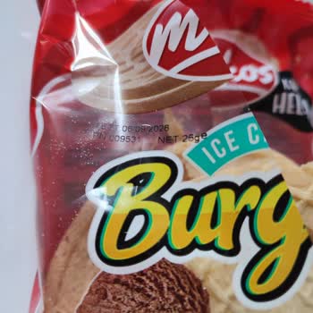 Dondurmanın İçindeki Şüpheli Maddeler Müşteriyi Tedirgin Etti